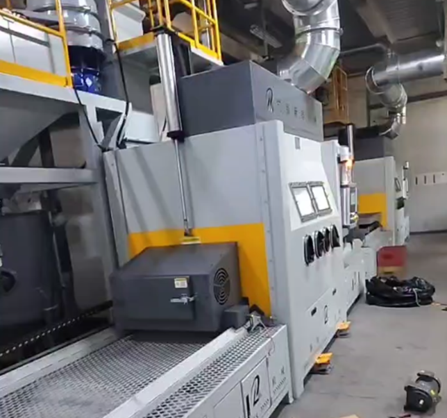 聊城抛丸机 vs 喷砂机：工业清理该怎么选？